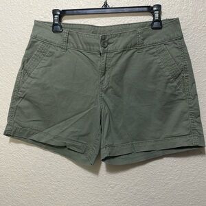 Maurice's Women's Green Shorts. Very Good Condition. Size 7/8.